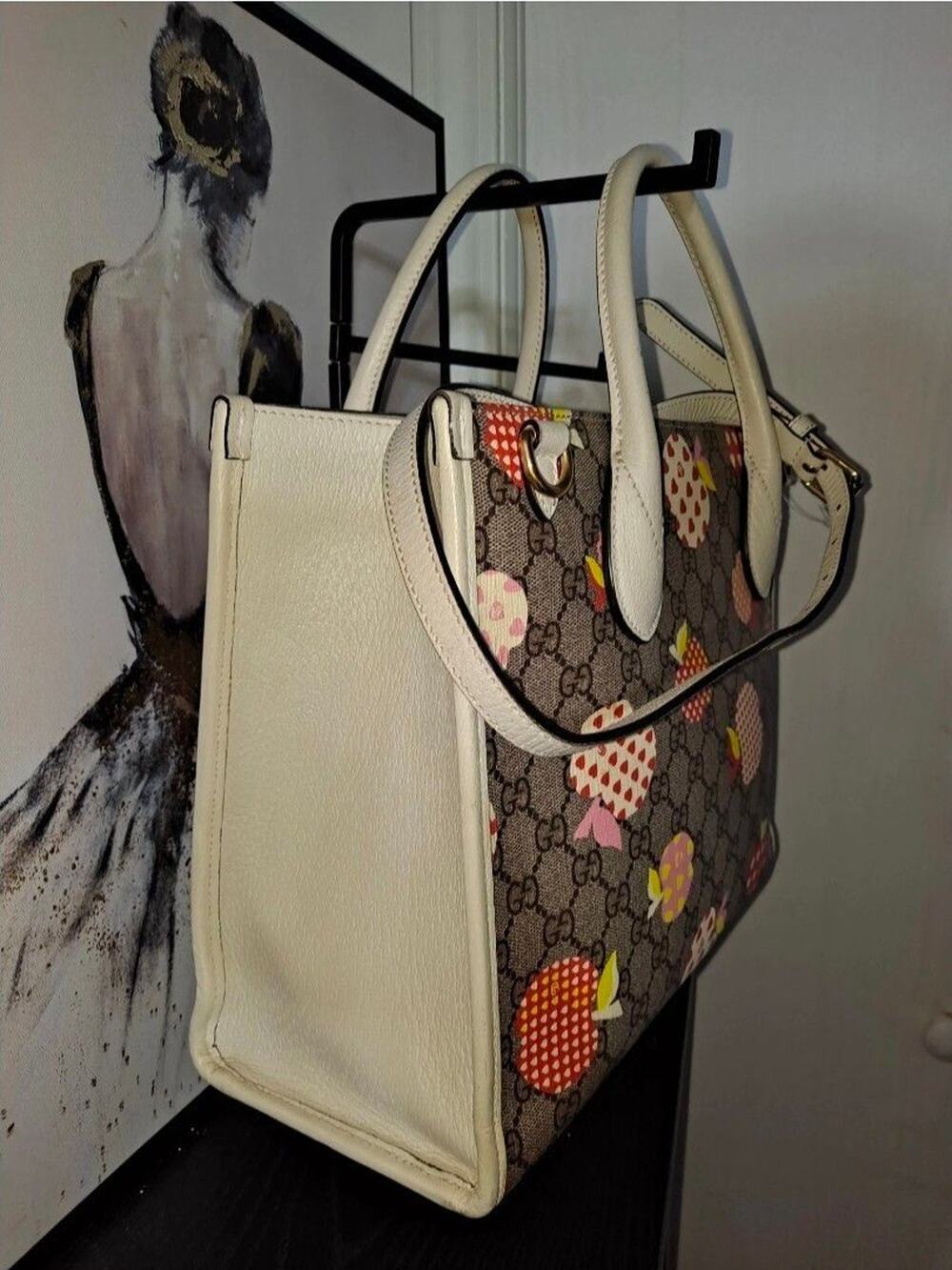 Gucci GG supreme Les Pommes tote with removable and adjustable long strap